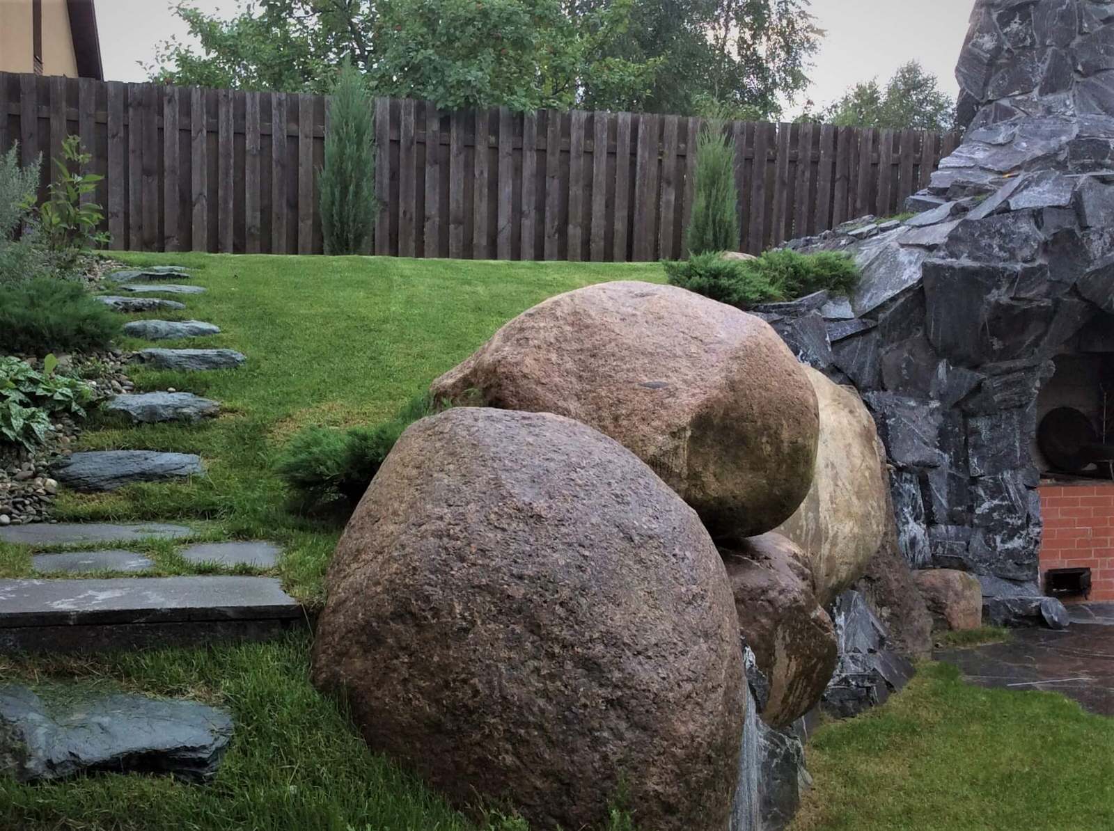 HI-TECH на обломках мегалитового комплекса