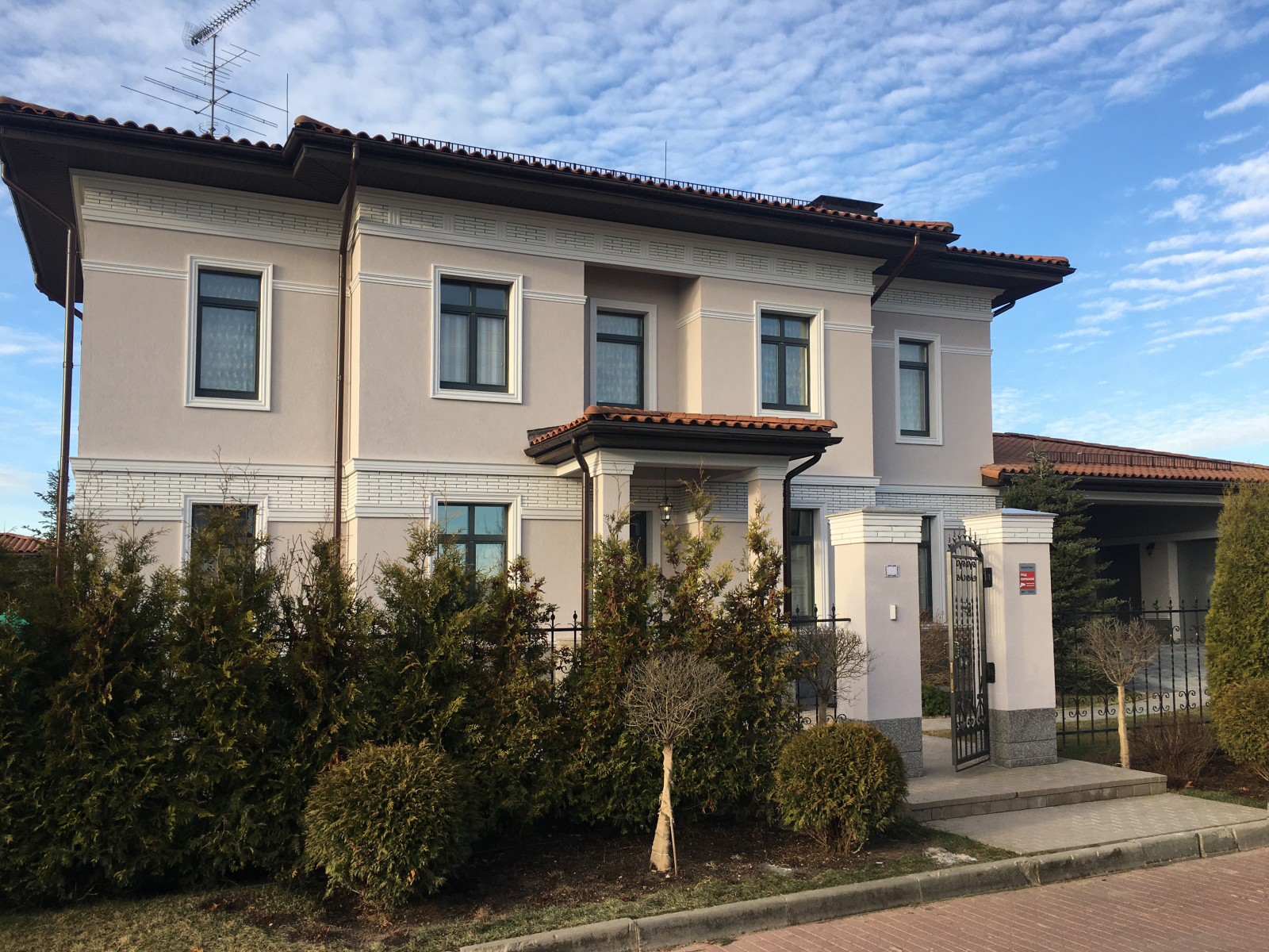 Дизайн и реконструкция фасада загородного дома