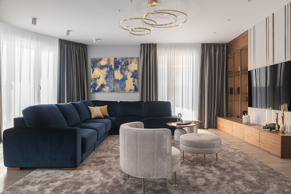 Современный интерьер с яркими акцентами в доме на набережной Невы