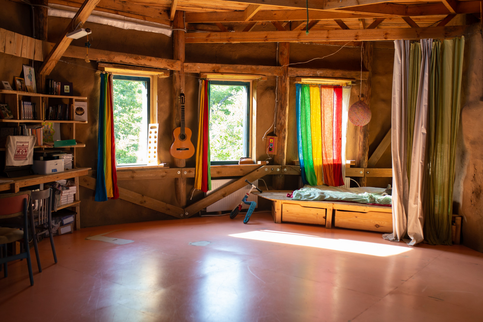 В гостях: Соломенный дом, вдохновленный Зеленой школой на Бали