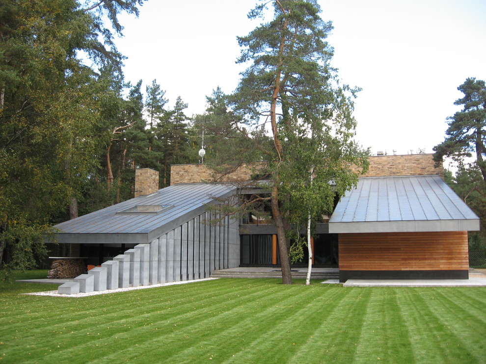 Обложка проекта: Дом в соснах у пруда