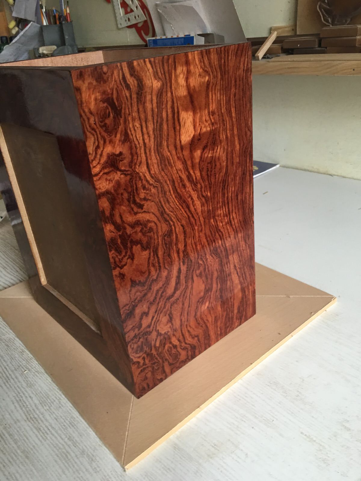 Обложка проекта: Настольная лампа « Материнская любовь»