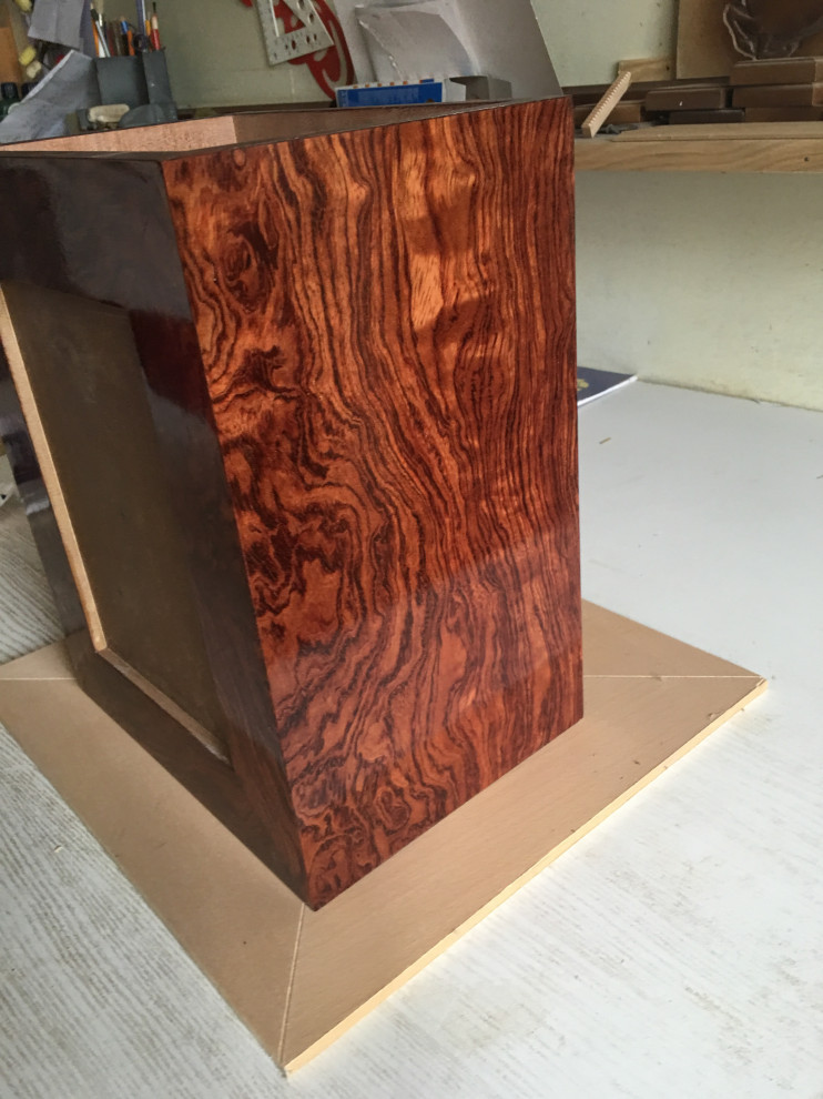 Обложка проекта: Настольная лампа « Материнская любовь»