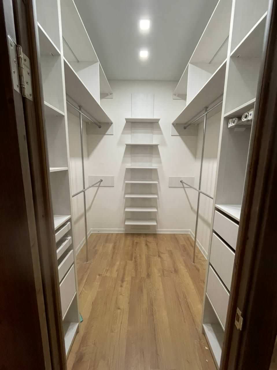 Гардеробная с подсветкой