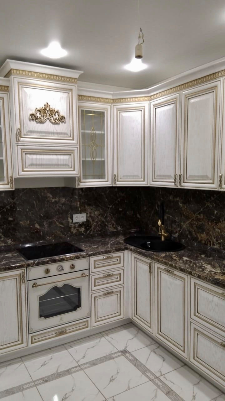 Угловая классическая кухня Массив дуба Берта