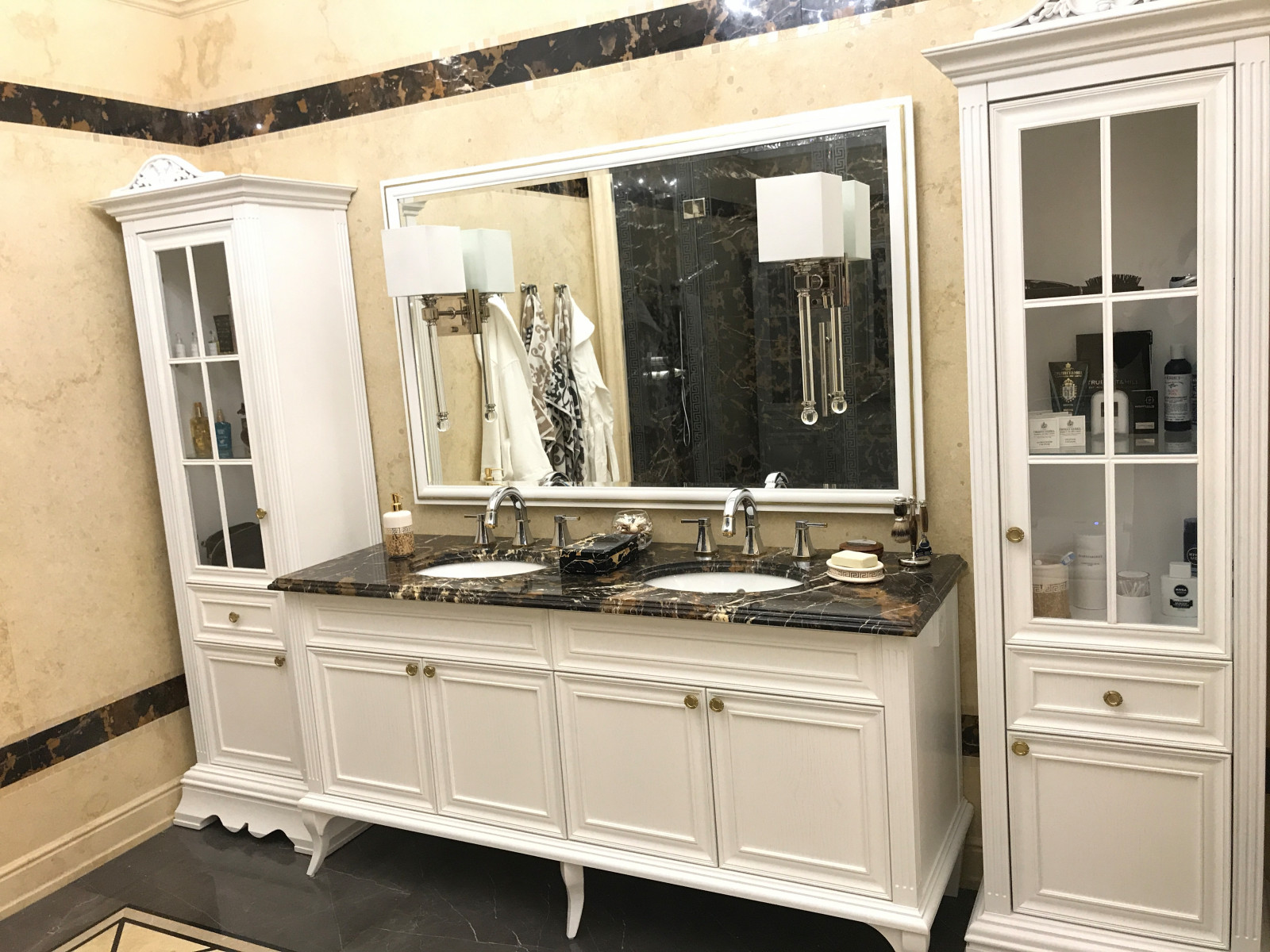 Смольный квартира