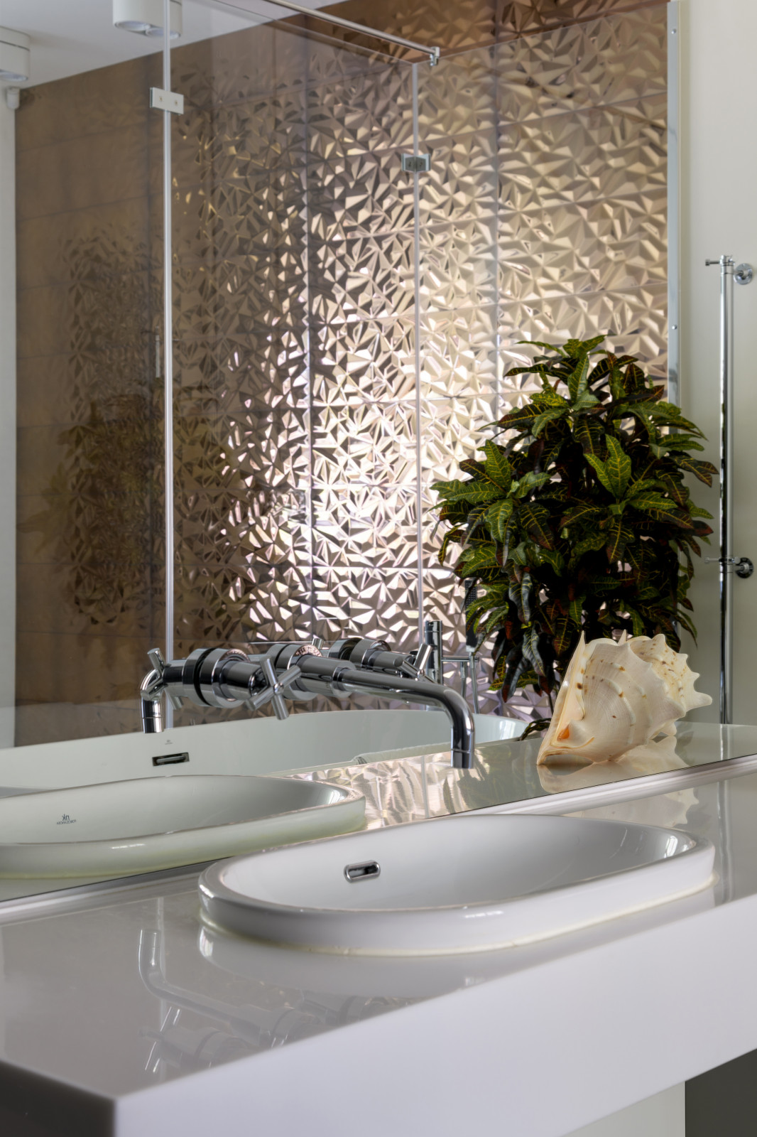 Яркая мансарда в загородном доме