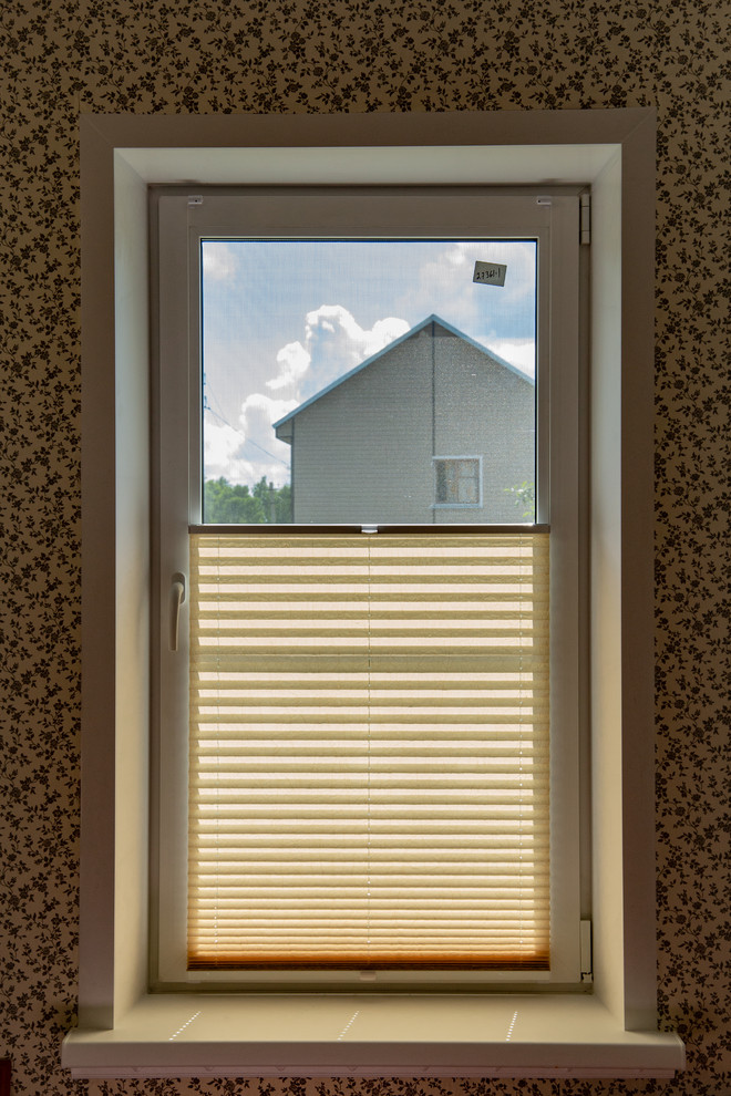 Плиссе на окно в коттедж