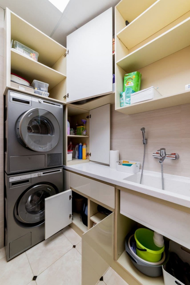 Обложка проекта: Мебель в постирочную комнату со встроенной гладильной доской