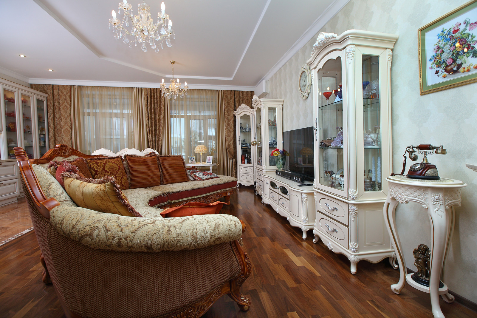 Гостиная, кухня и обеденная зона. 3 в 1 небольшом пространстве 36 м2