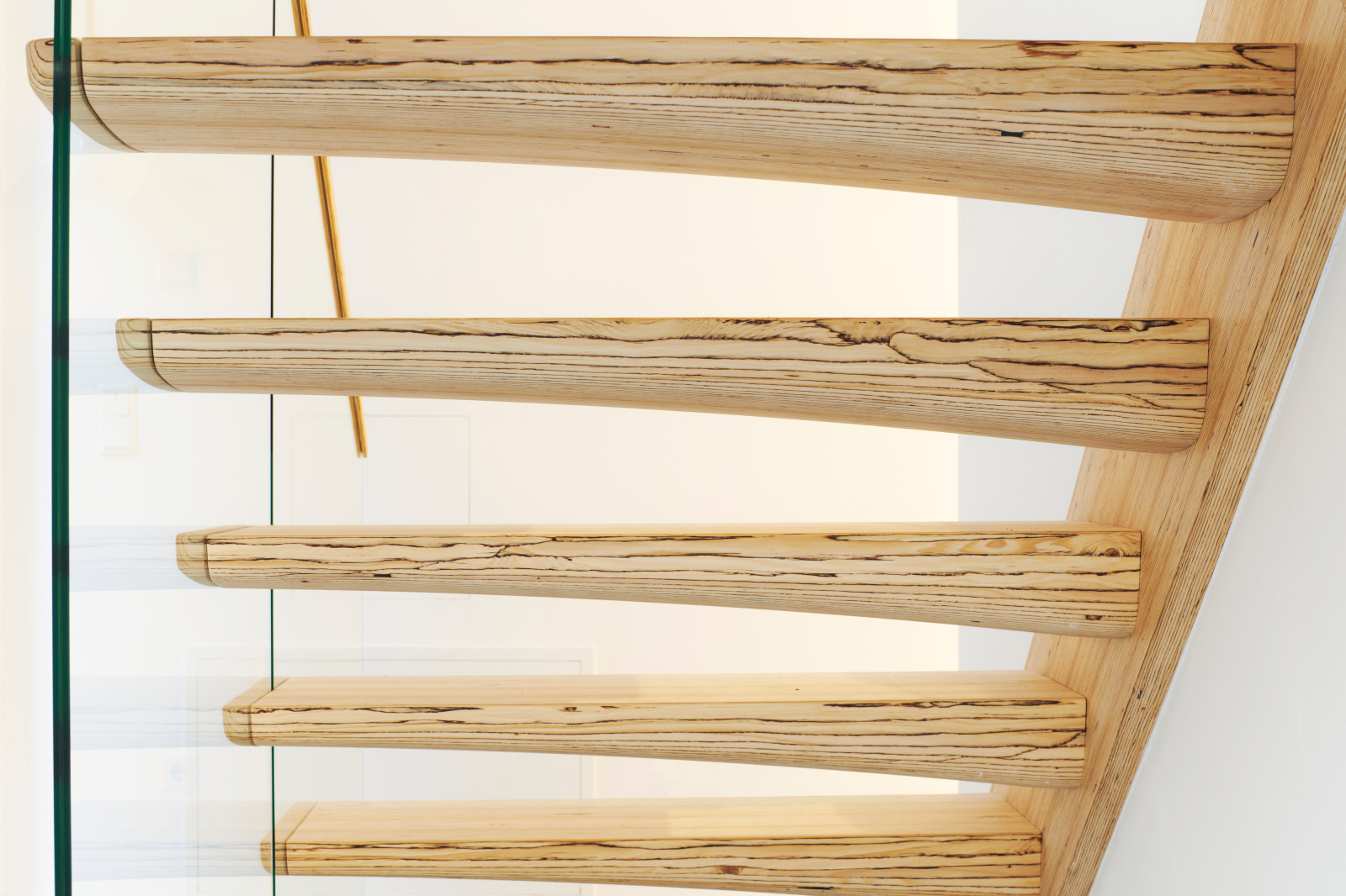 До и после: Лестница с «разрезанными» ступенями