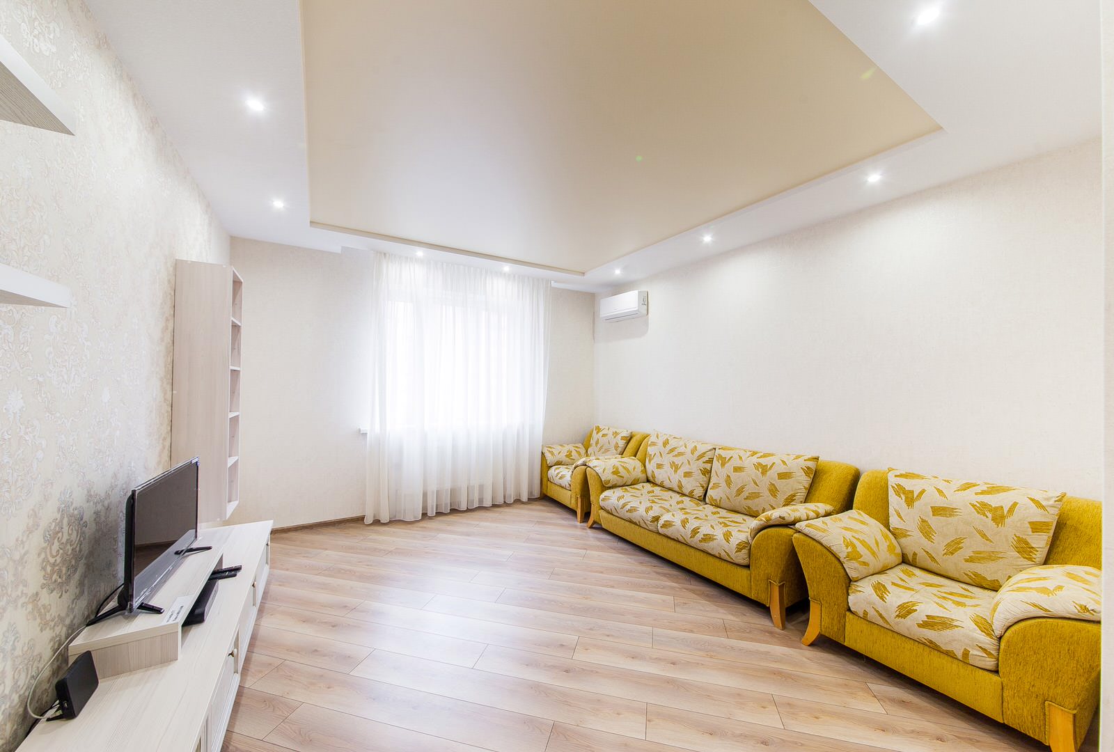 2 комнатная квартира Теплый интерьер)