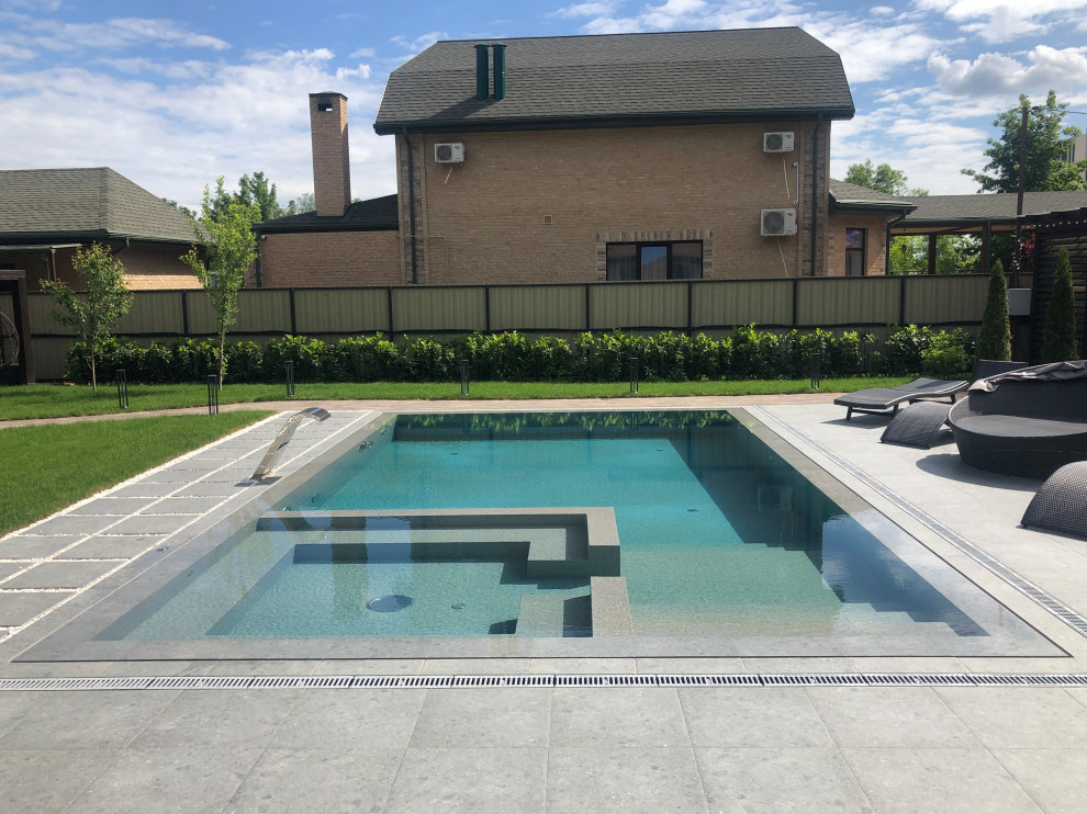 Премиум-бассейн с архитектурно-четкими линиями