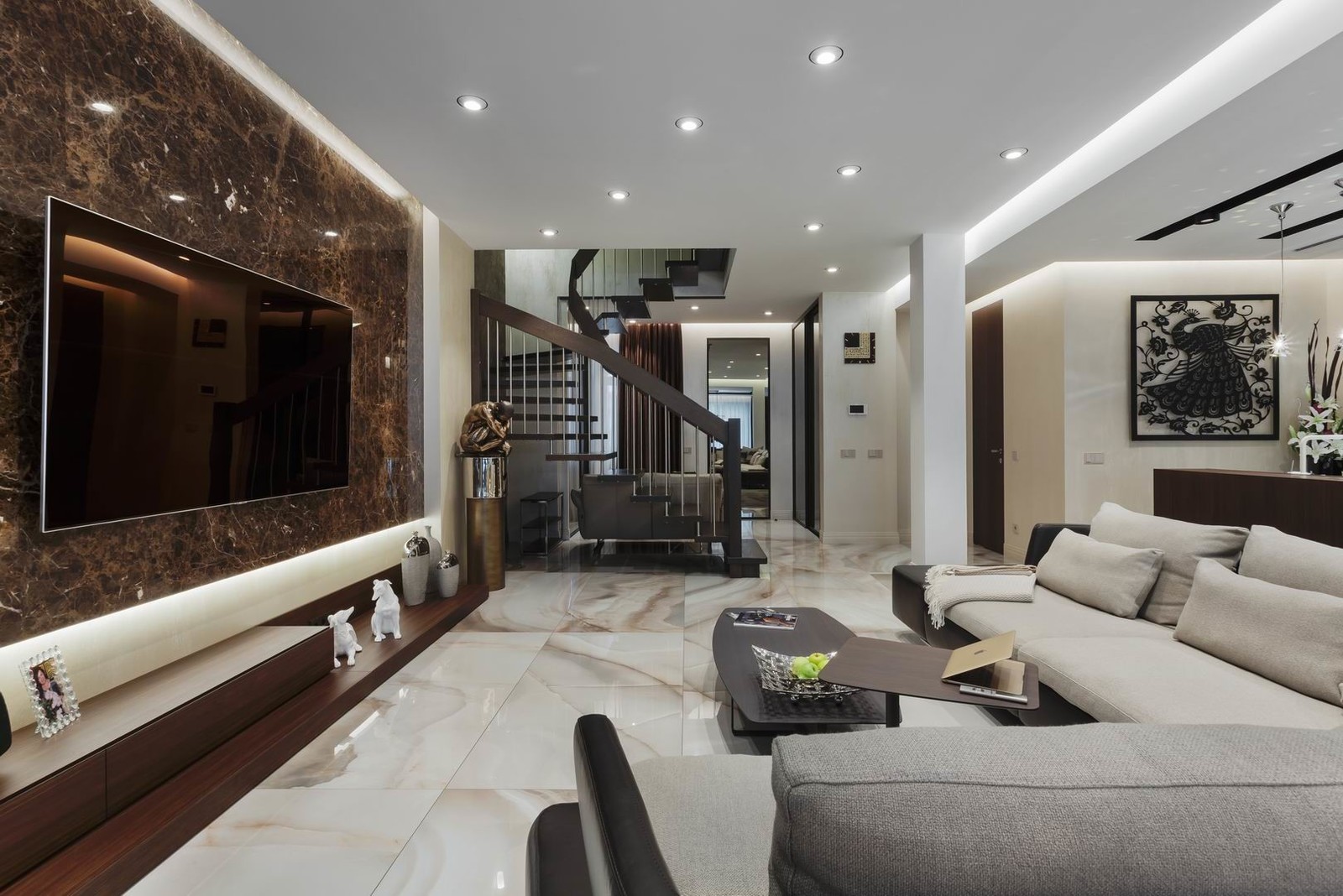 ИЗЯЩНЫЙ ШИК