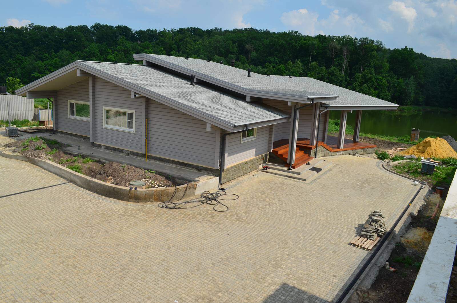 Hi Tech на берегу