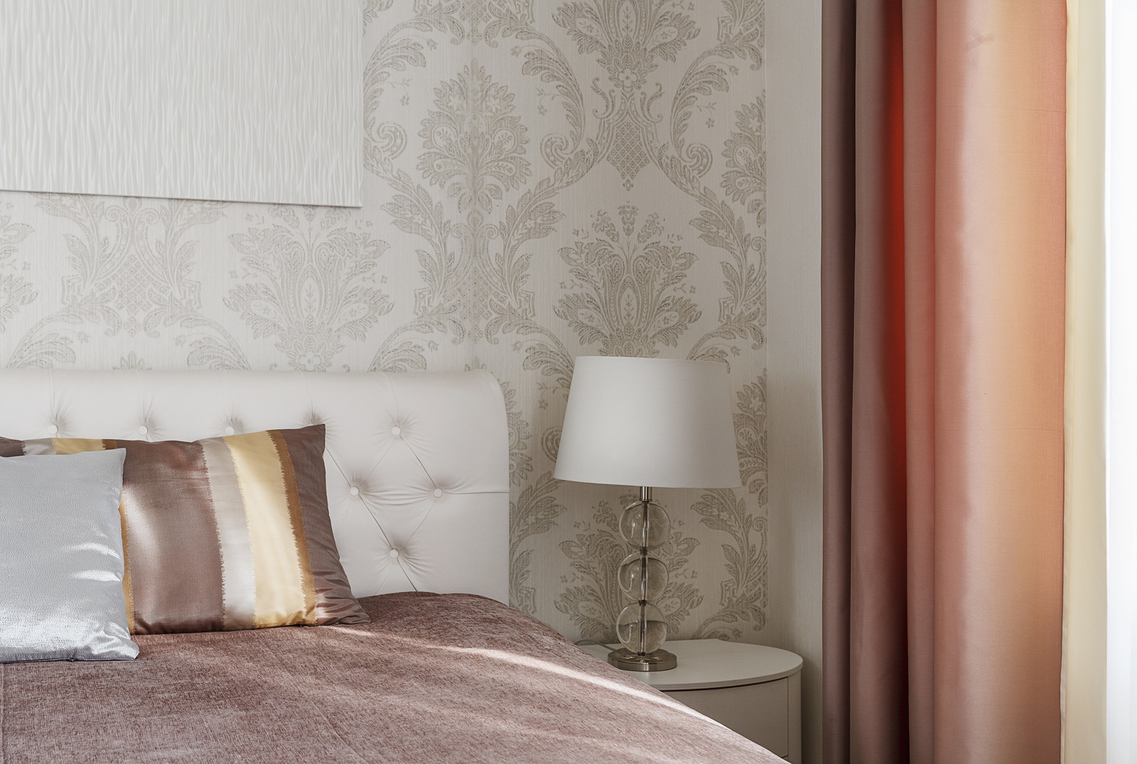 Спальня, ракурс на кровать