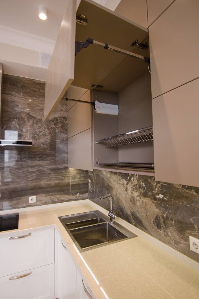 Бело-серая кухня в современном стиле