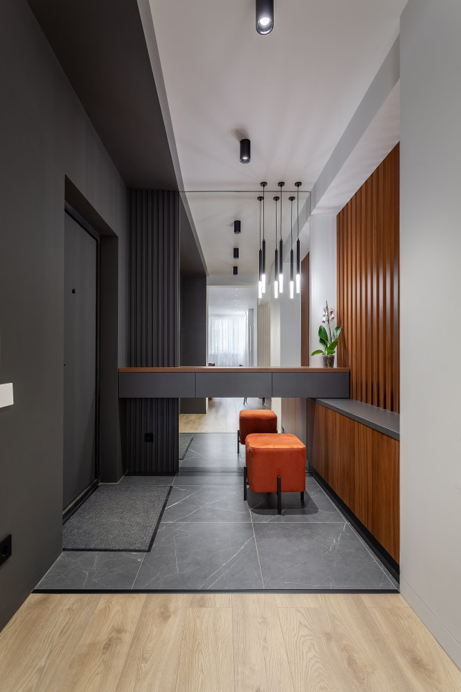 зеркало и консольная тумба с выдвижными ящиками Blum на tip-on