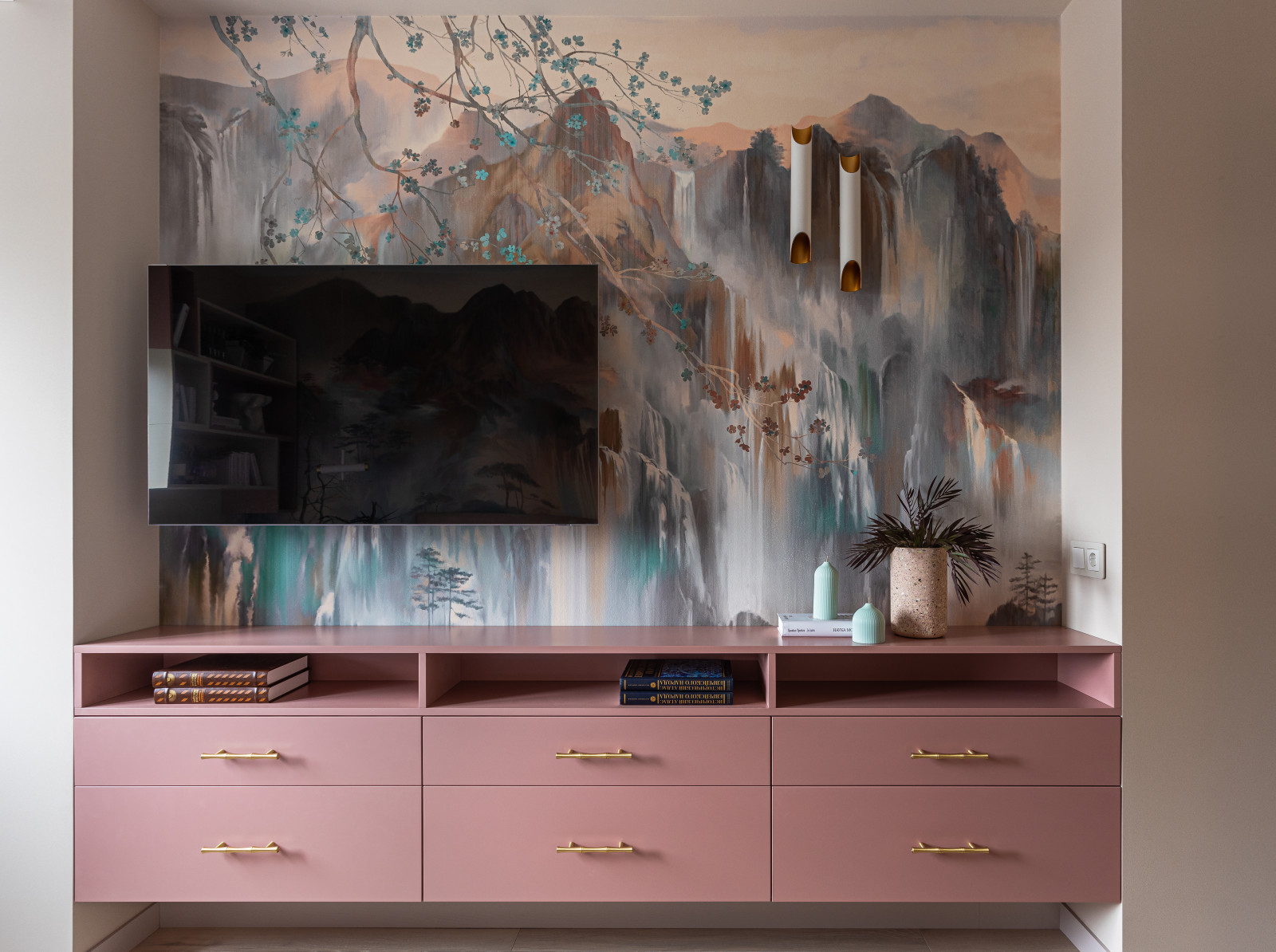 Houzz тур: Яркий интерьер для поклонницы аниме