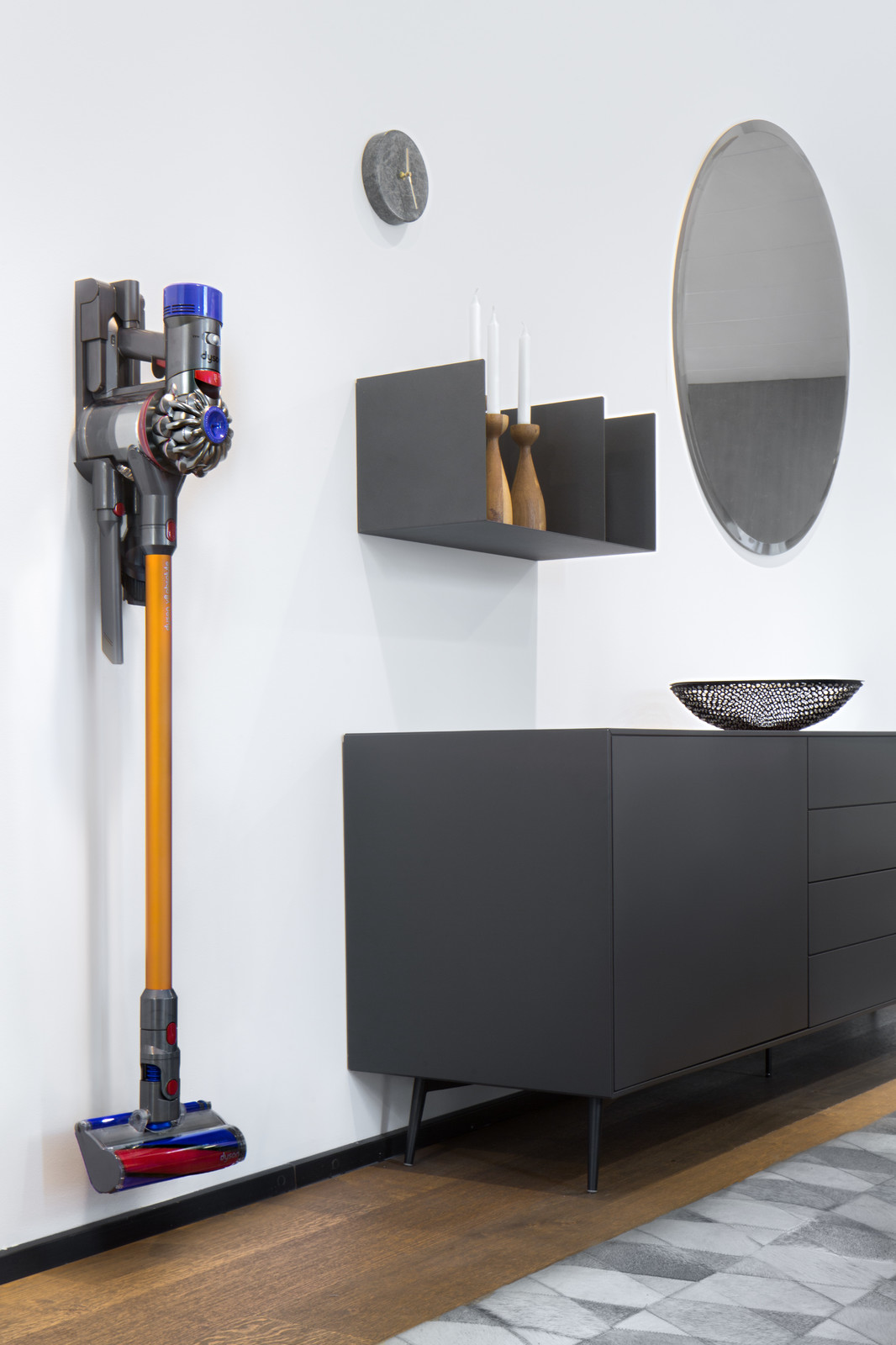 Продукция Dyson в гостиных