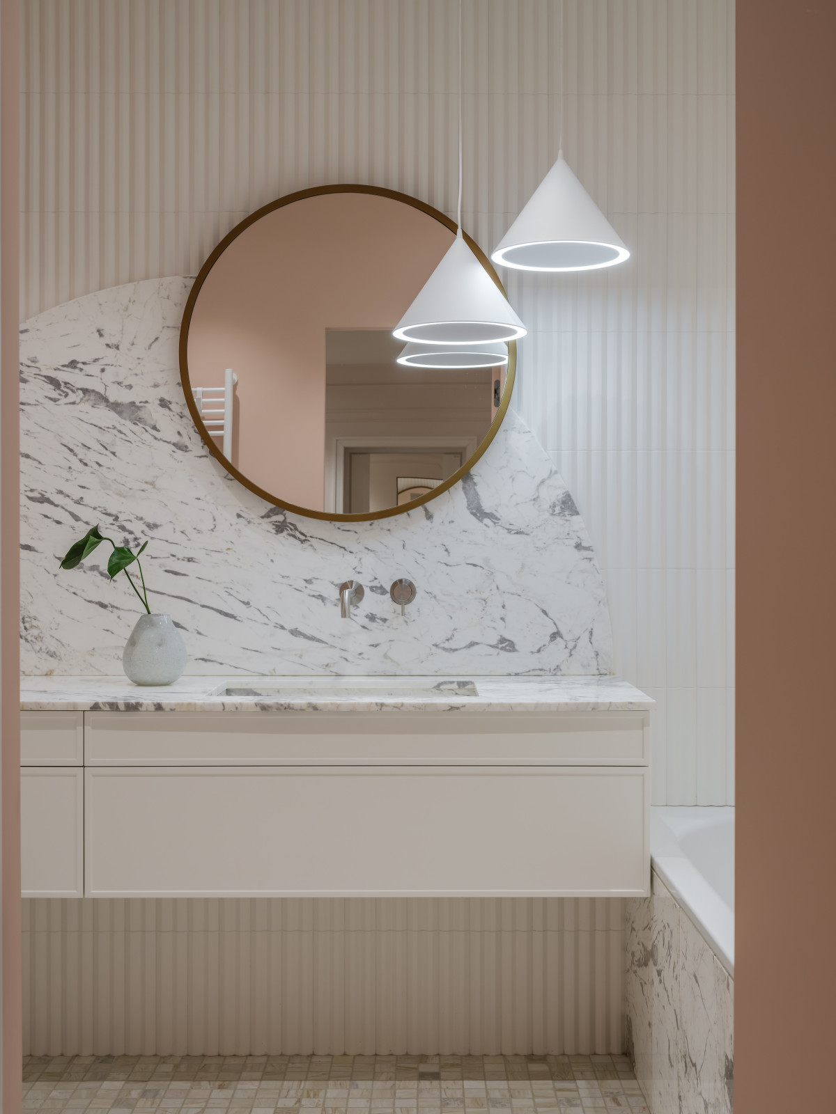 Французское настроение и мотивы шинуазри: семейная квартира