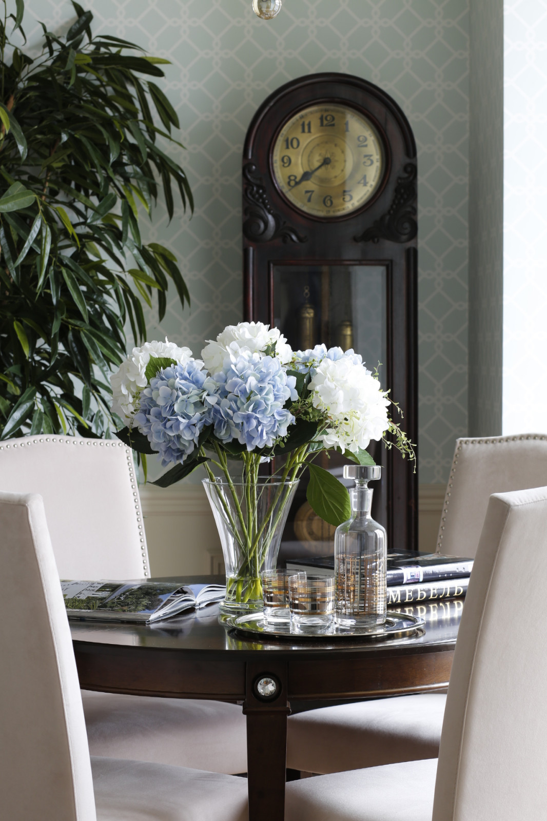 Романтичная "Сталинка" с окнами в Нескучный сад.