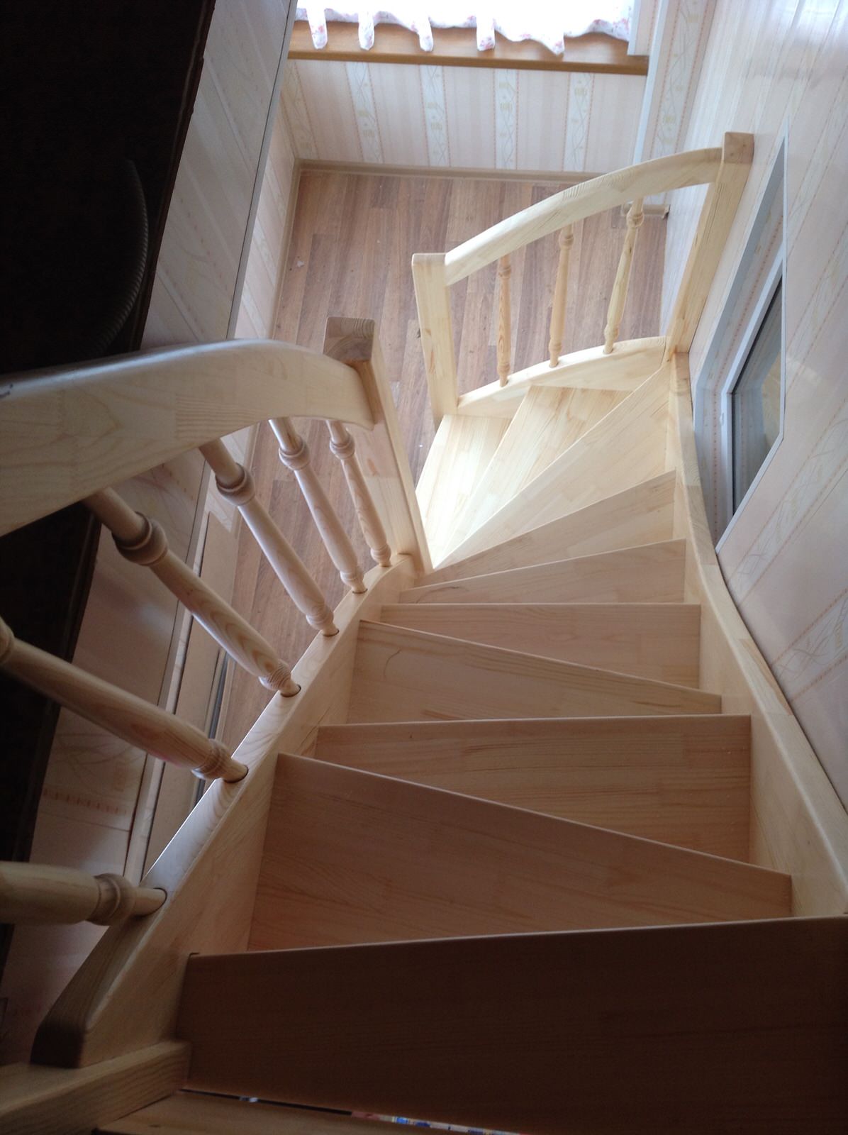 Обложка проекта: Чердачная лестница