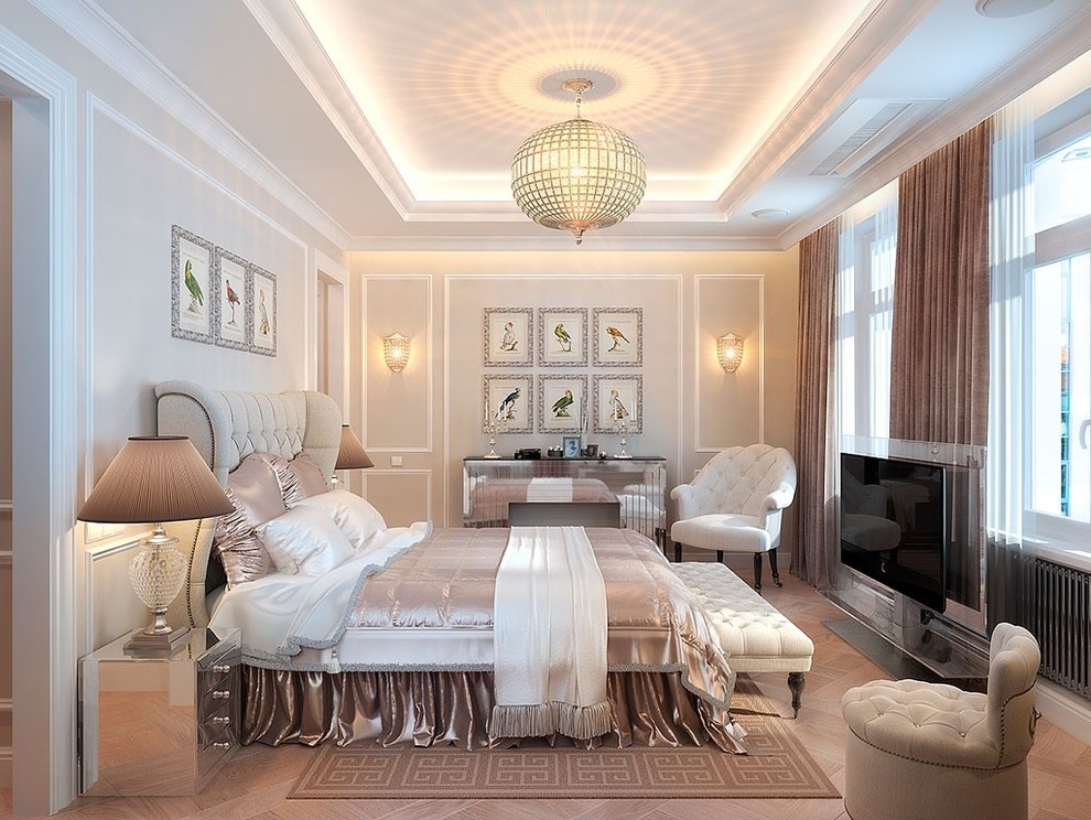 У Ростральных колонн