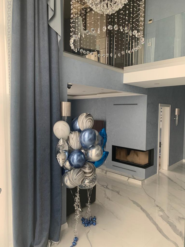 Отделка квартиры штукатуркой перламутровый песок в благородном голубом оттенке