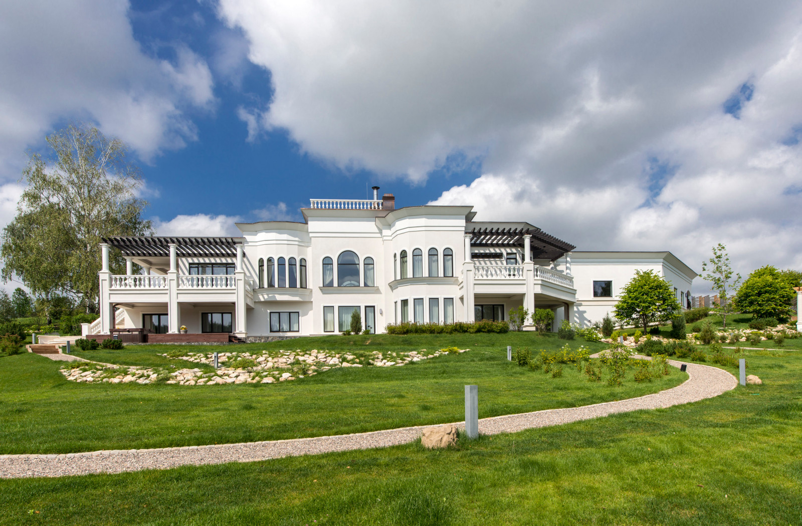 Обложка проекта: Загородная резиденция на берегу озера