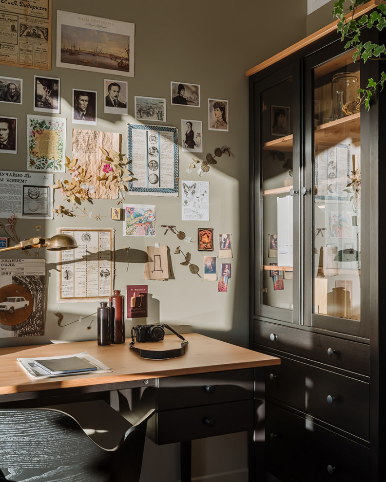 Семейная квартира с красными акцентами и видом на лес