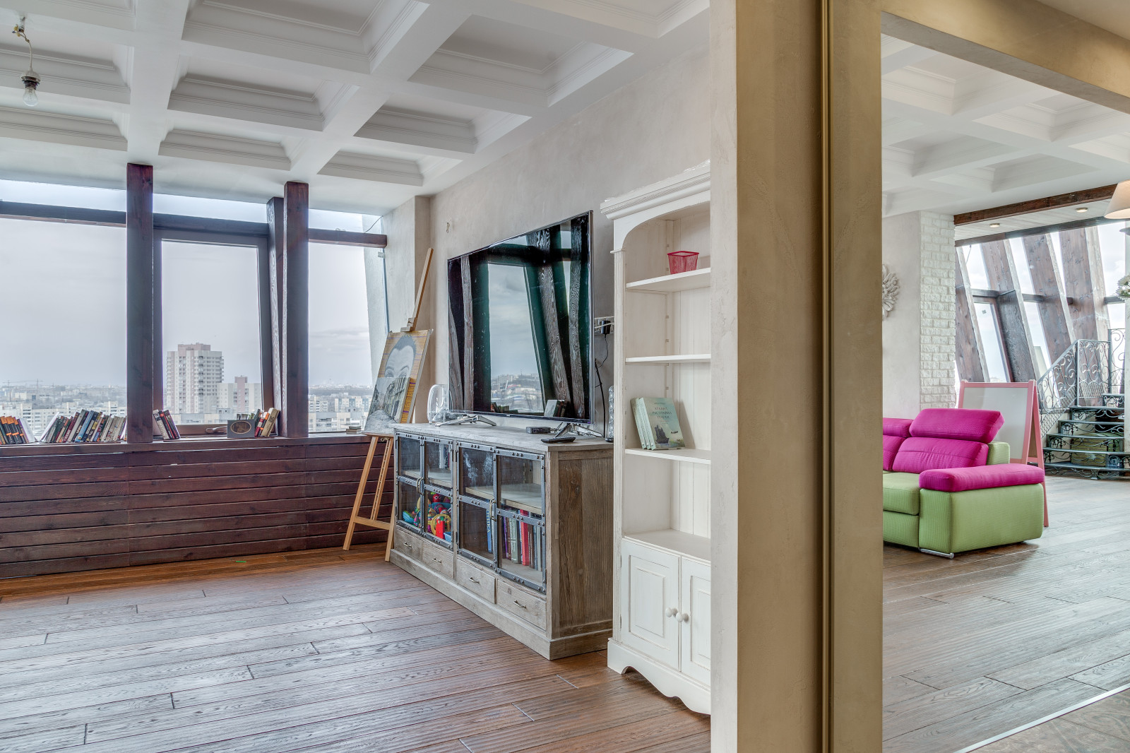 Пентхаус в Санкт-Петербурге. Мебель и отделка из массива.