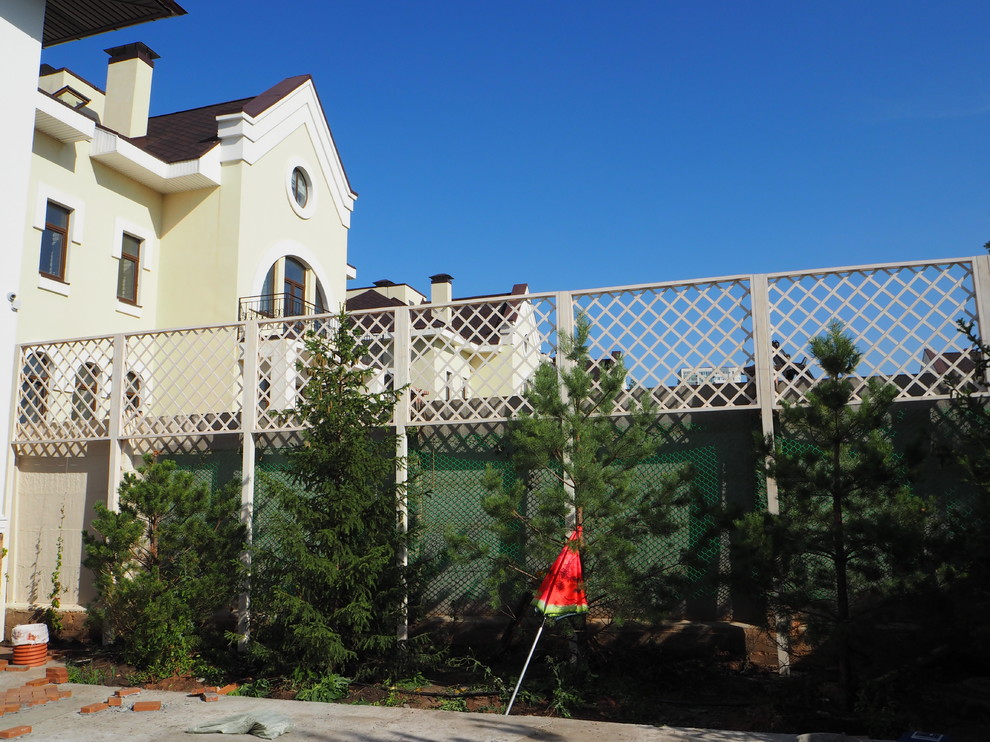 Натуральное дерево в саду