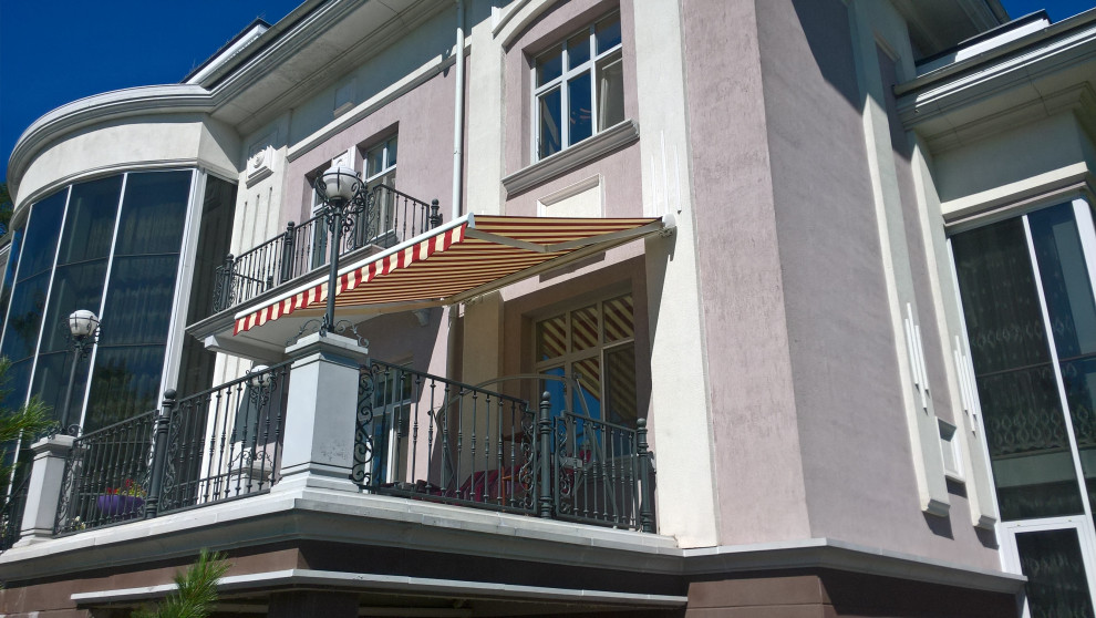 Маркизы-навесы для загородного дома