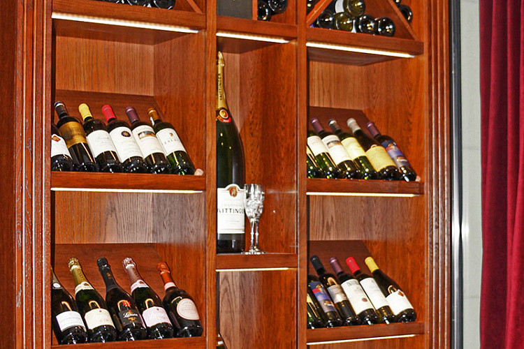 Обложка проекта: Винный шкаф для ресторана