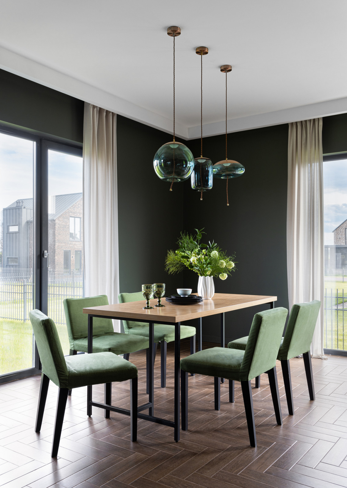 Дом в Подмосковье 137 м2 с темными стенами