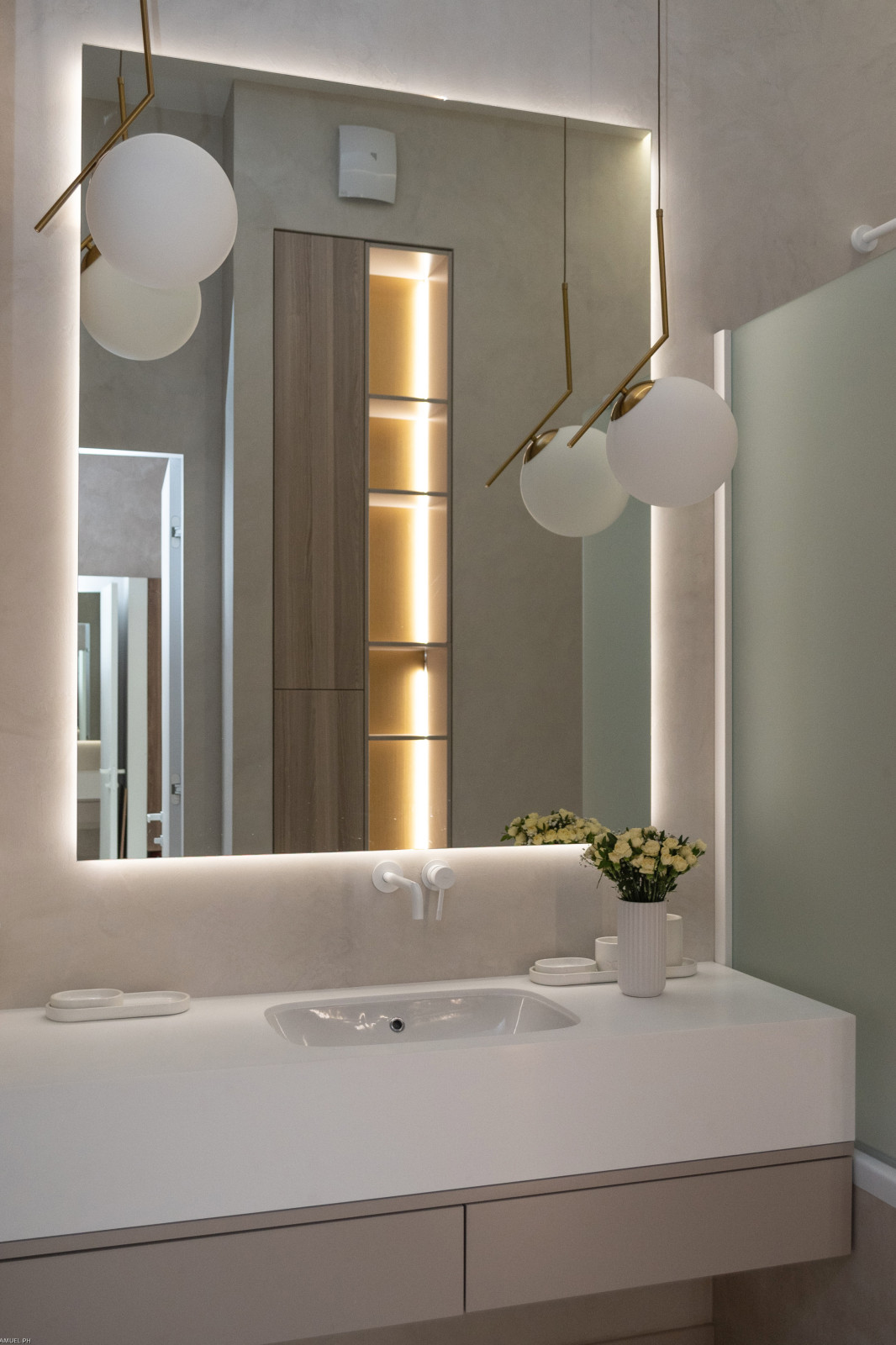 Реализация ЖК "Болконский", квартира с потолками 3,6 метра.