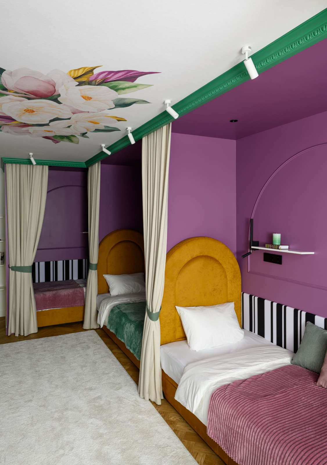 Квартирный вопрос - цветущая магнолия