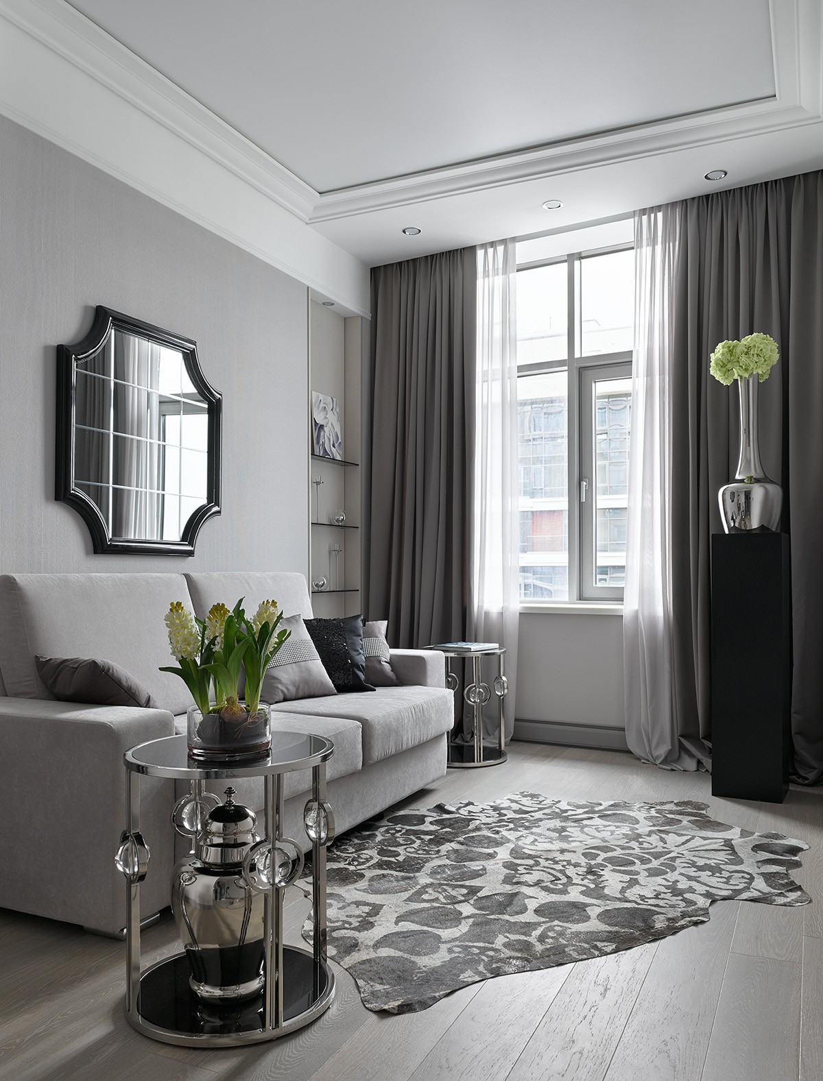 Черно-белая квартира с цветочной спальней