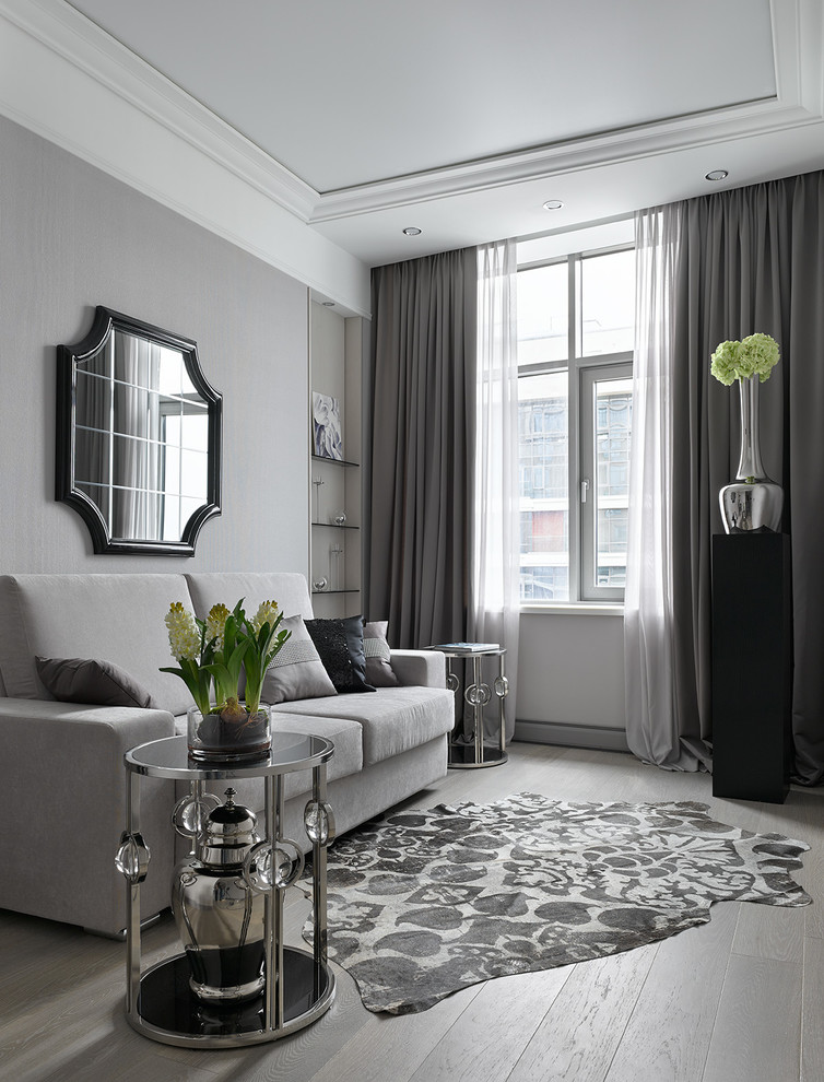 Черно-белая квартира с цветочной спальней