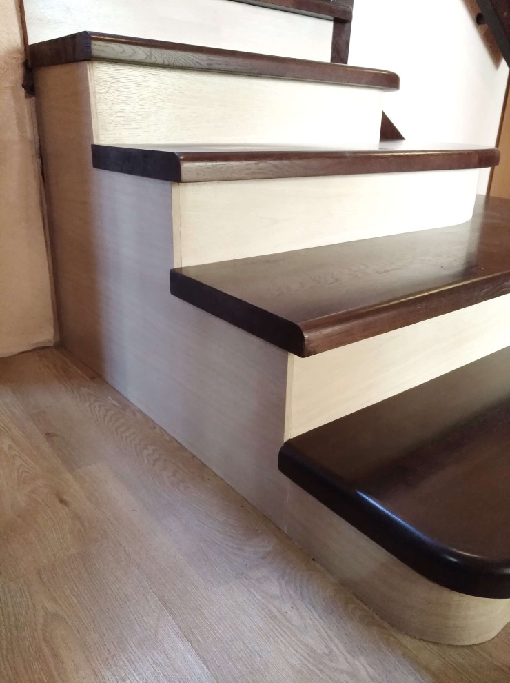 Лестница из дуба, обшивка каркаса