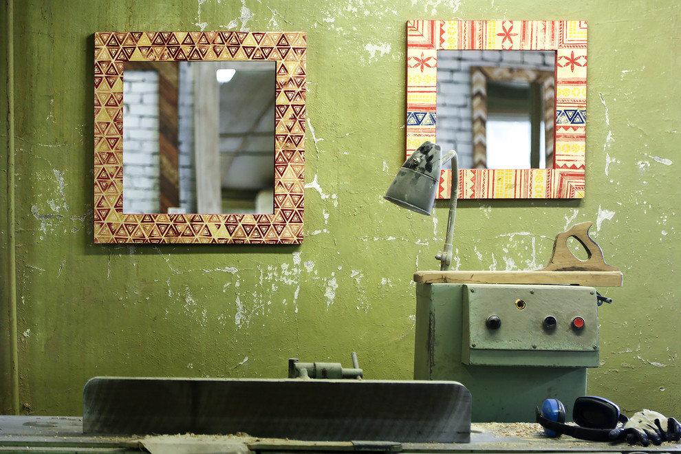 Портрет: Антон Коротков — кудесник зеркал и панно