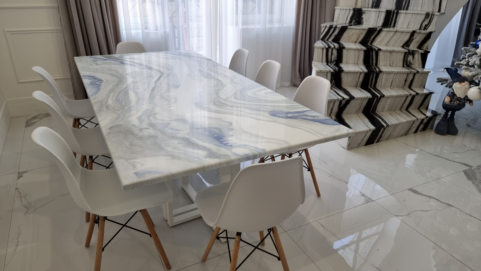 Обеденный стол "Новогодний"