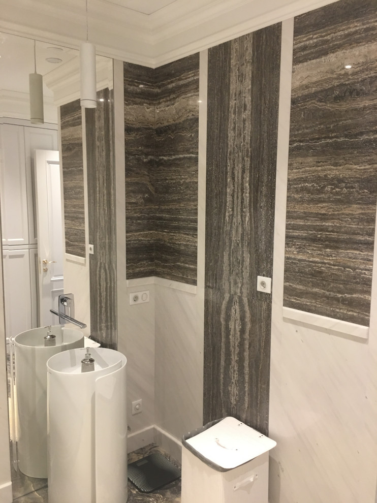 Ванна из мрамора и травертина