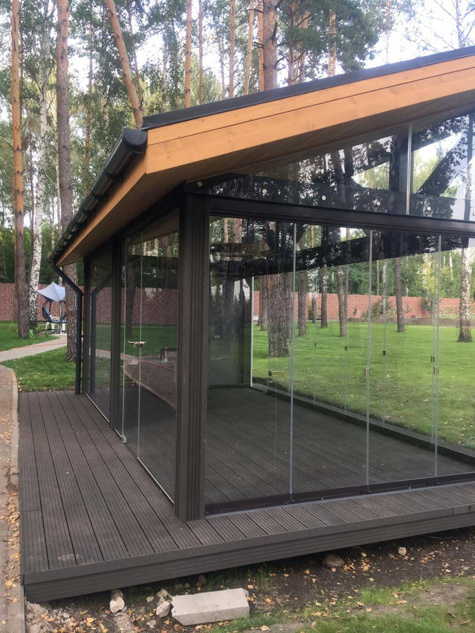 Обложка проекта: Теплая беседка с безрамным раздвижным остеклением