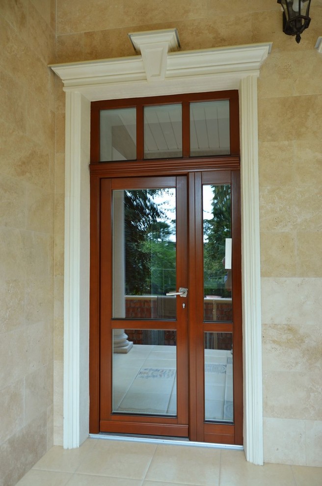 Деревянные входные двери