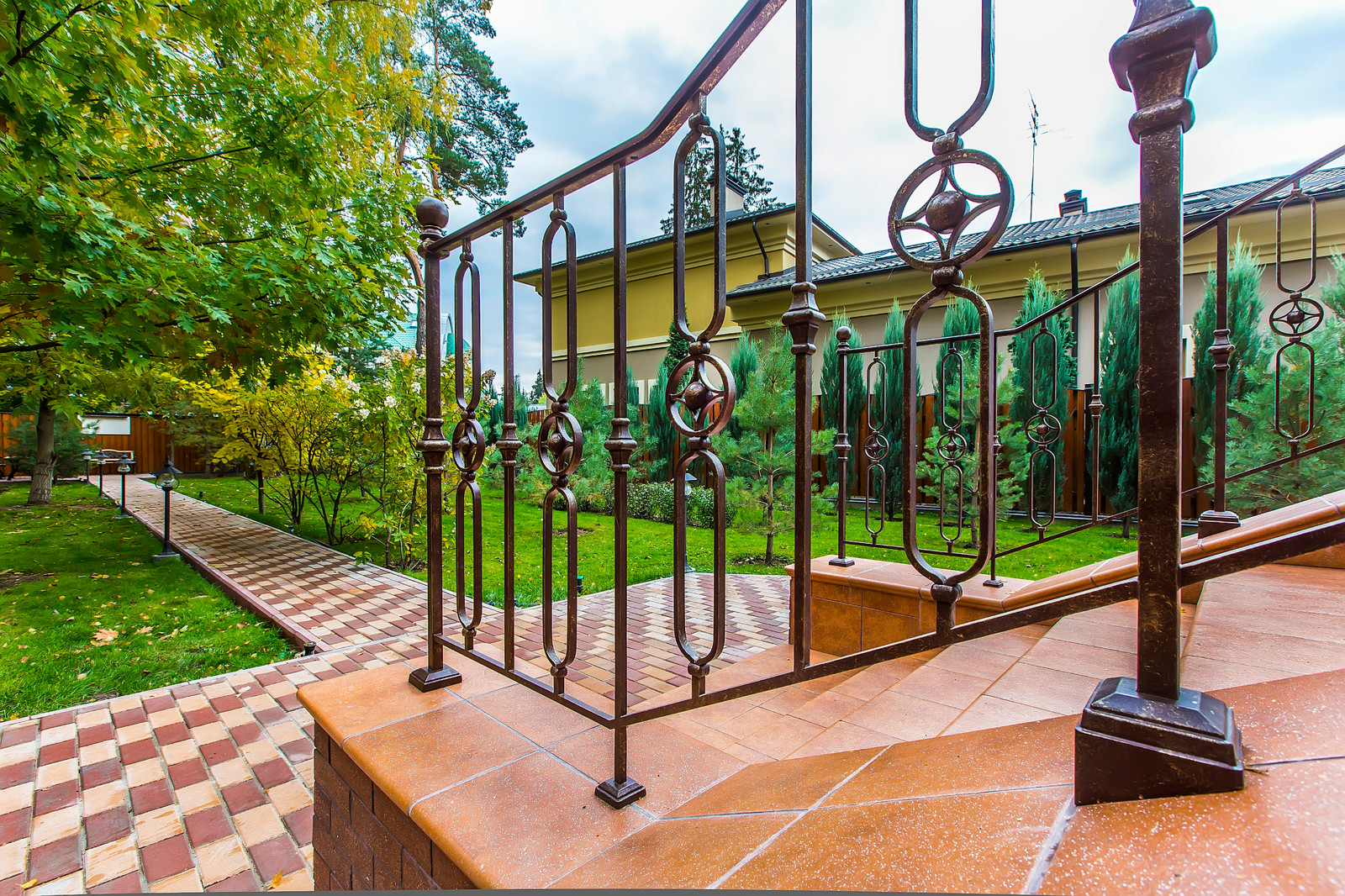 Кованые ограждения