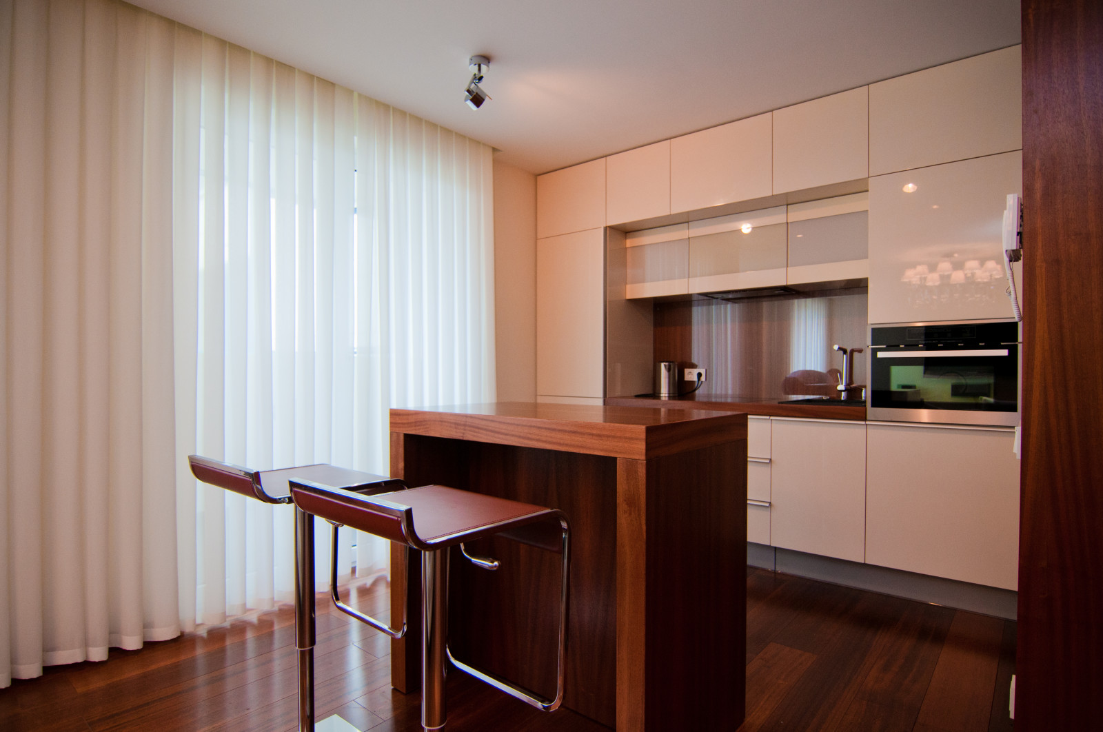 Обложка проекта: white and red