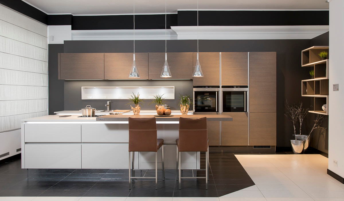 Индукционная варочная панель со встроенной вытяжкой