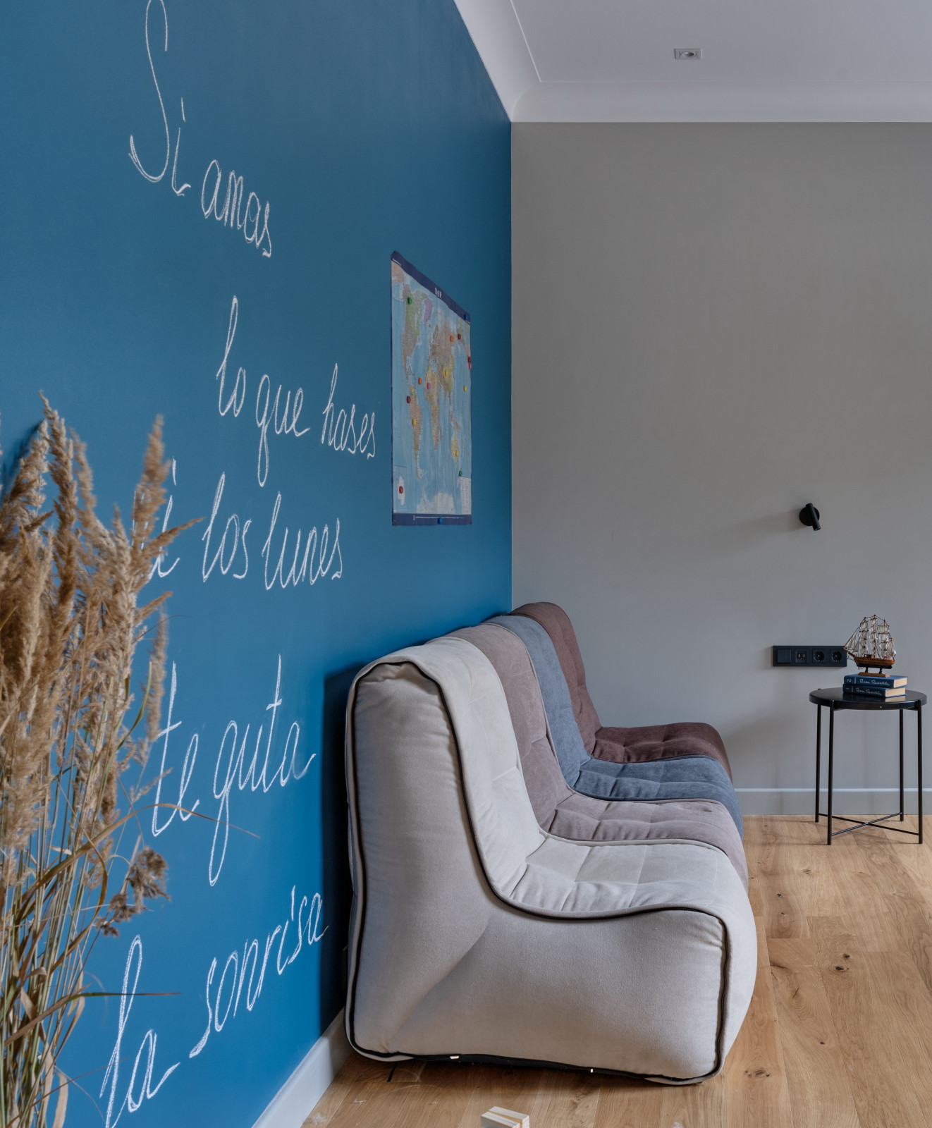 До и после: Интерьер в «сталинке» с оттенками серого и графита